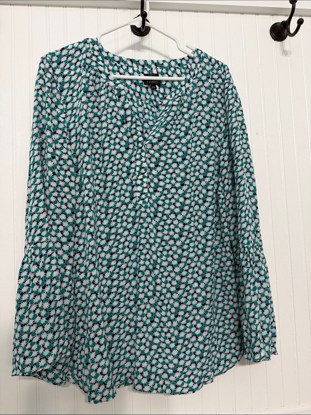 Talbots 100% Silk Split Neck Blouse Top Green White Geometric Floral XL Plus NEW